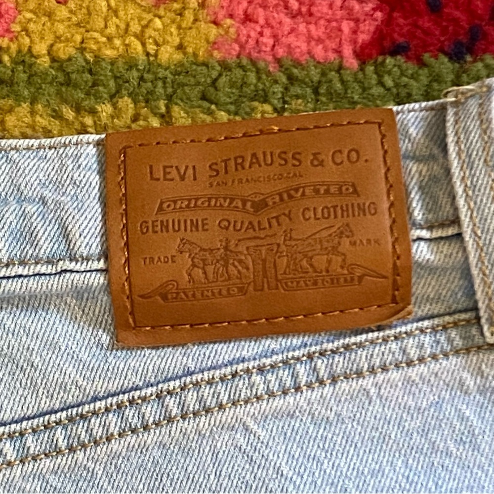 Levi’s ribcage straight ankle light wash blue jeans raw hem size 32 x 27 - Picture 6 of 8